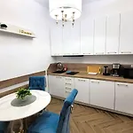 Jaracza 28 Nr 3 * 斯武普斯克
