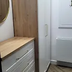 Jaracza 28 Nr 3 *